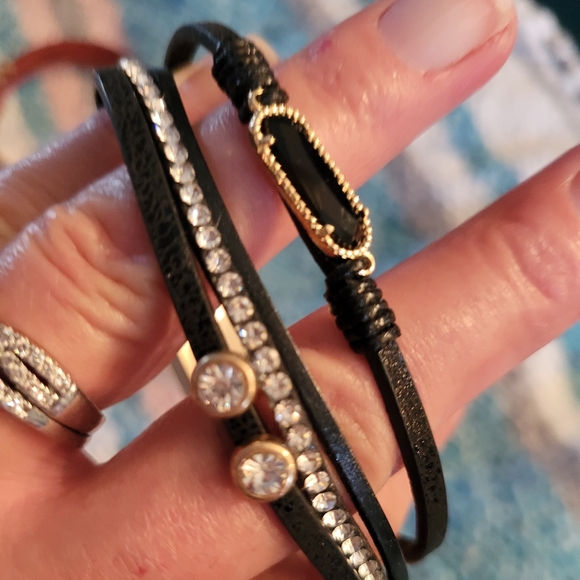 NWT Howards black multi strand magnetic clasp bracelet - Picture 3 of 7